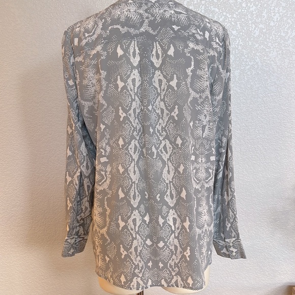 J.McLaughlin Silk Blouse Snake L - Picture 3 of 9